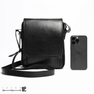 کیف کراس بادی مردانه طرح آرشام از چرم فلوتر مشکی، نمای جلو