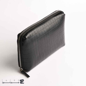 نمای جانبی کیف چرم دستی مردانه مشکی مدل کروکودیل